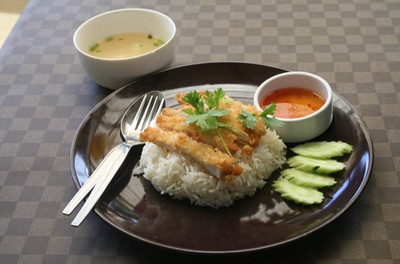 ข้าวมันไก่ทอดก็มีนะ!