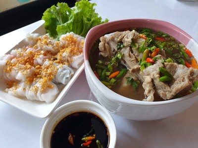 นั่งหน้าหม้อ-ก๋วยเตี๋ยวปากหม้อ