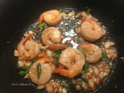 วิธีทำ กุ้งผัดพริกขี้หนูซอสปลาเค็ม 🦐🐟🌶🧄 วิธีทำ กุ้งผัดพริกขี้หนูซอสปลาเค็ม 🦐🐟🌶🧄