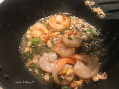 วิธีทำ กุ้งผัดพริกขี้หนูซอสปลาเค็ม 🦐🐟🌶🧄 วิธีทำ กุ้งผัดพริกขี้หนูซอสปลาเค็ม 🦐🐟🌶🧄