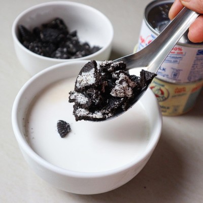 วิธีทำ วุ้นนมสดคุ้กกี้แอนด์ครีม