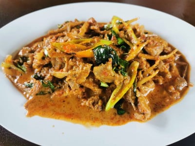 หมูป่าผัดเผ็ด