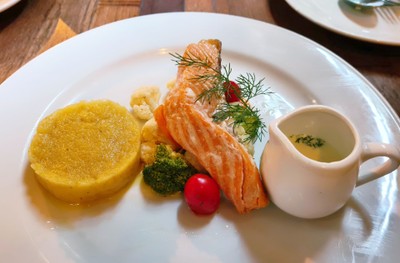 แซลมอนสเต็ก