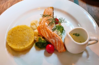 แซลมอนสเต็ก