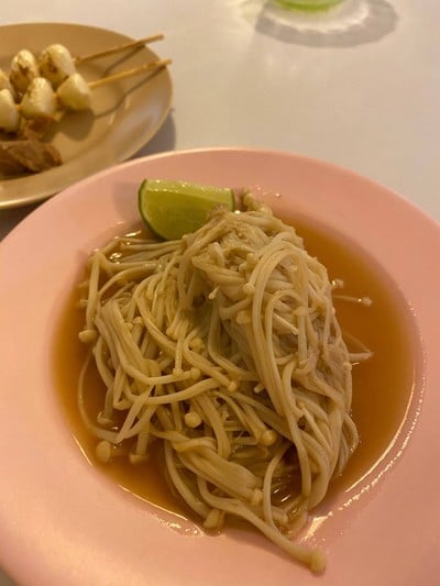 เห็ดเข็มทองผัดเนย