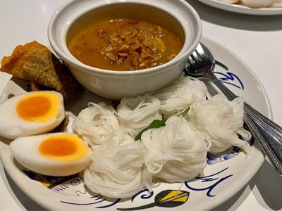 ขนมจีนบางกอก เซ็นทรัลปิ่นเกล้า