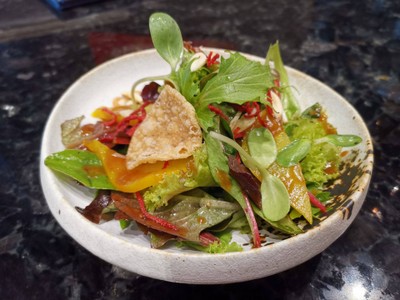 Salad อร่อยมากกกก ลูกแพร์เชื่อมใน Saffron ราดซอสมะขาม สดชื่อน ผักกรอบ อร่อยมากๆค่ะ