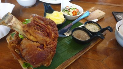 ขาหมูทอดกรอบ