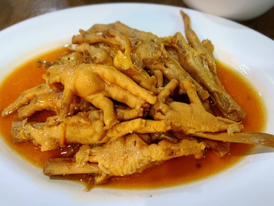 ขาไก่ตุ๋นน้ำแดง