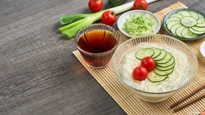 บะหมี่เย็น โซเมนแตงกวา