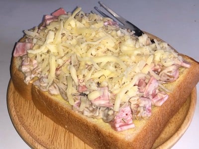 วิธีทำ ขนมปังซุปหอมใหญ่โบโลน่าอบชีส 🧀 วิธีทำ ขนมปังซุปหอมใหญ่โบโลน่าอบชีส 🧀