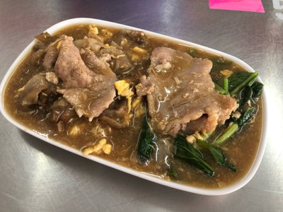ราดหน้าหมูนุ่ม