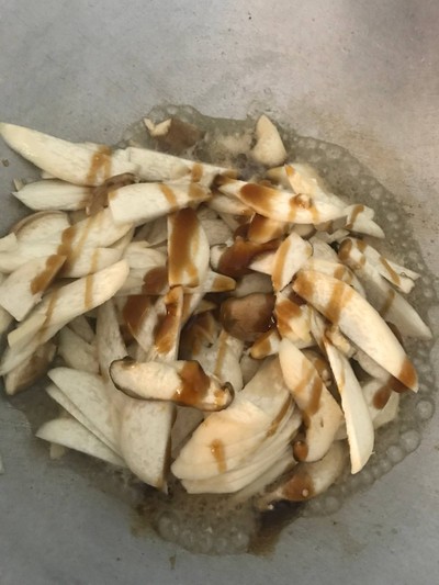 วิธีทำ เห็ดออริจินผัดหมูสับ 