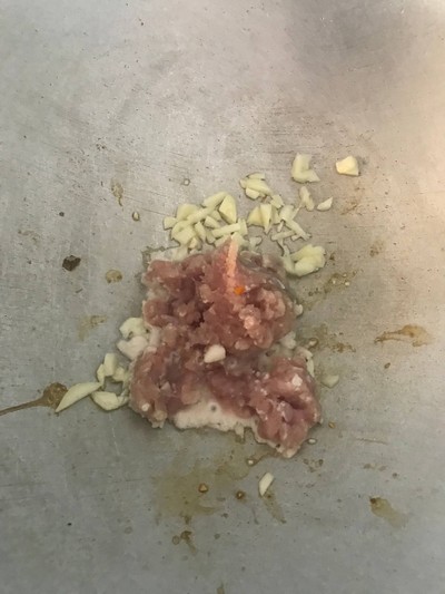 วิธีทำ เห็ดออริจินผัดหมูสับ 