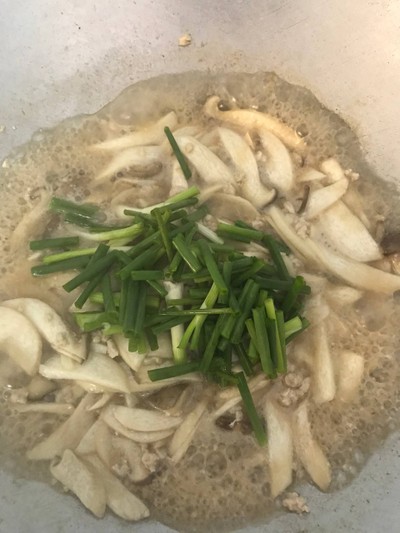 วิธีทำ เห็ดออริจินผัดหมูสับ 