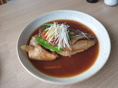 หัวปลาแซลมอนต้มซีอิ๊ว