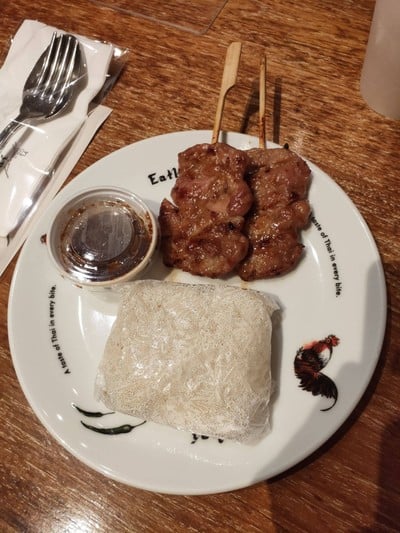ข้าวเหนียวหมูปิ้ง