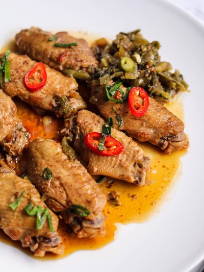 CHICKEN WINGS