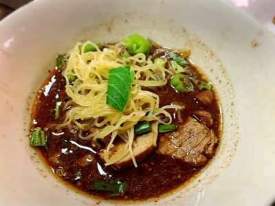 บะหมี่เนื้อน้ำตก