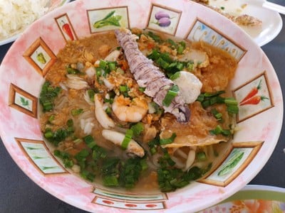 เมนูของร้าน สุขใจ ก๋วยเตี๋ยวกั้ง