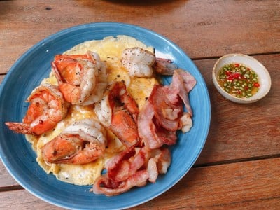 Bluetamp Cafe ประดิษฐ์มนูธรรม