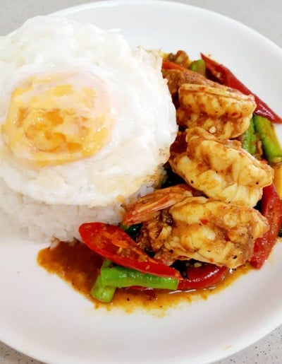 ผัดพริกแกงกุ้ง+ไข่ดาว
