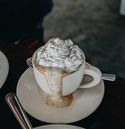 กาเเฟ Espresso ทับด้วยวิปครีมนุ่มๆ