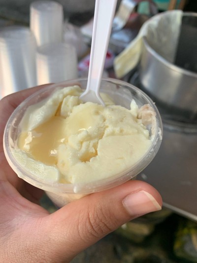 ไอติมกะทิใส่เผือกกวนขนมปัง