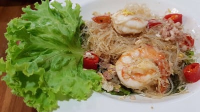 วุ้นเส้นคั่วกุ้งแหนม