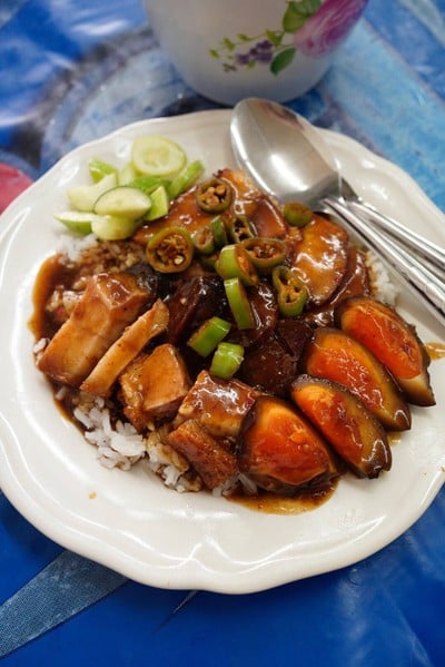 เซี้ยเหล่ายี่ห้อ (ข้าวหมูแดงแปลงนาม)