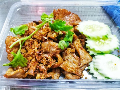 หมูทอดกระเทียมพริกไทย(กับข้าว)