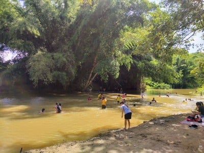 ตลาดหินหล่น