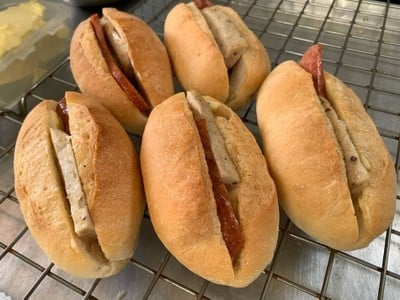 ปังญวณ หมูยอ-กุนเชียง พร้อมซอสพริก