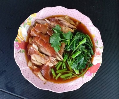 มีทั้งเนื้อและหนัง เพิ่มCollagen มีเครื่องเคียงพร้อมข้าวสวยร้อนๆฟิน