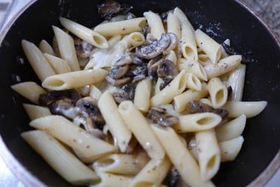 วิธีทำ Easy Blue Cheese & Mushroom Pasta