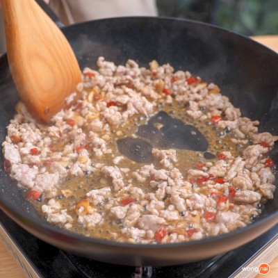 วิธีทำ วุ้นเส้นผัดกะเพราไข่เจียวซูเฟล่