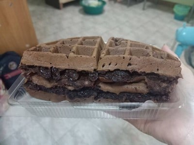 Cocoa Waffle with Raisins