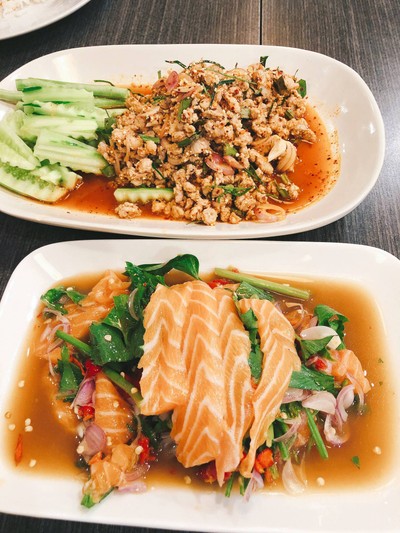 ยำแซลมอนแซ่บ