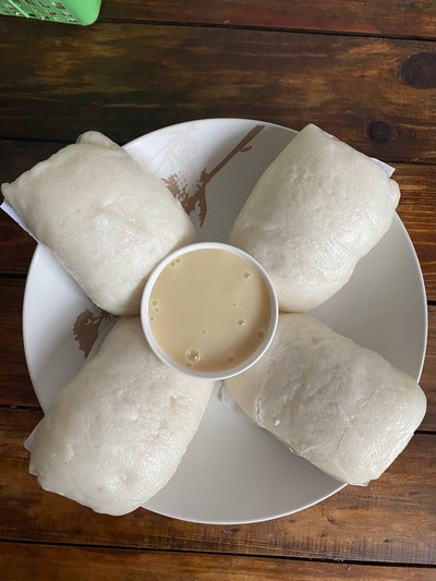 หมั่นโถวนึ่งกับนมข้น  炼乳蒸馒头