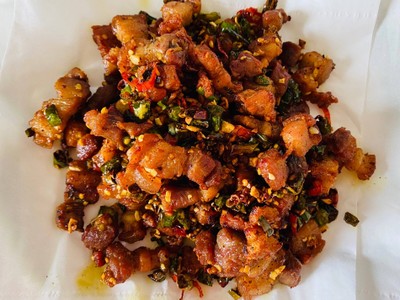 หมูสามชั้นคั่วพริกเกลือ 辣椒盐烤五花肉