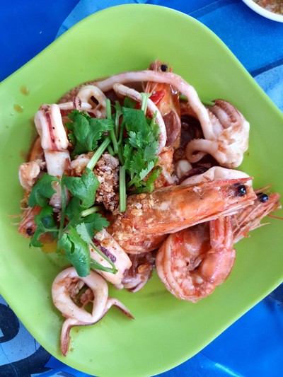 หมึก กุ้งทอดกระเทียม
