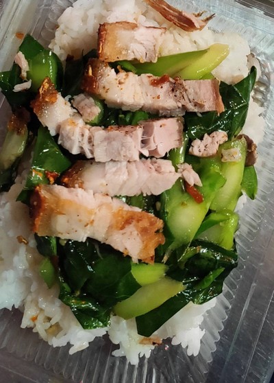 คะน้าหมูกรอบ