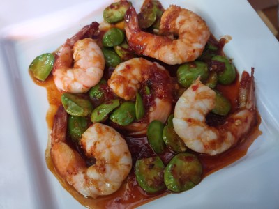 กุ้งผัดพริกแกงใส่สตอ