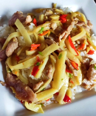 หน่อไม้ผัดหมูพริกขี้หนูสด