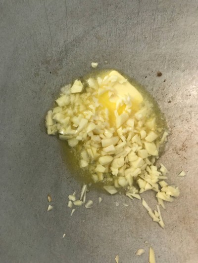 วิธีทำ ข้าวผัดกระเทียมแบบญี่ปุ่น ห่อไข่ 