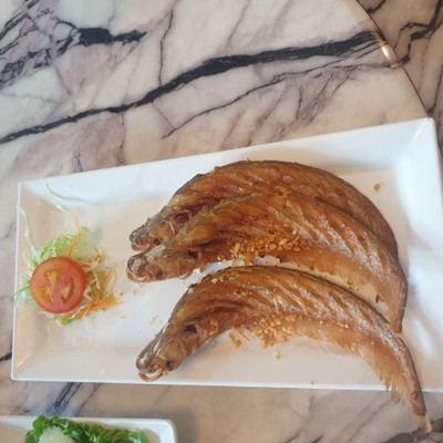 ปลาเนื้ออ่อนทอดกระเทียม