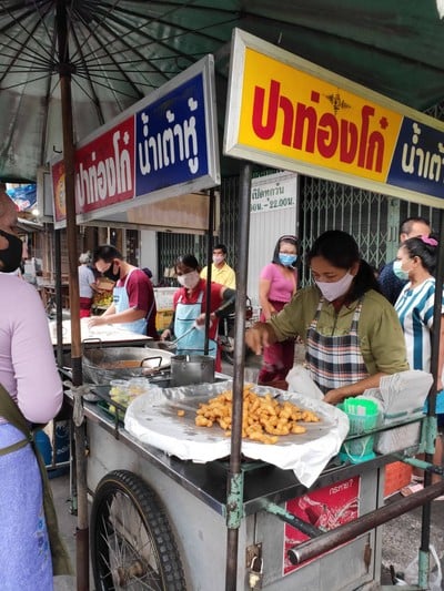 หน้าร้าน ตัว อ. ปาท่องโก๋ น้ำเต้าหู้