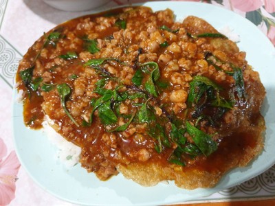 ฉู่ฉี่ไข่เจียวราดข้าว