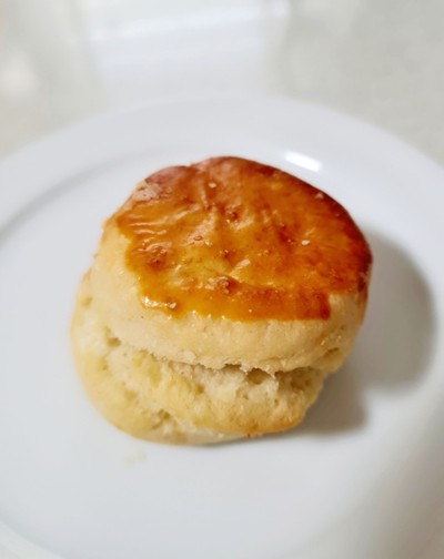 Plain scone (Clotted cream and strawberry jam)