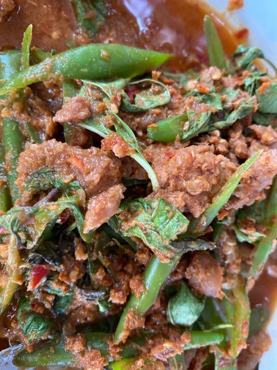 หมูป่าผัดเผ็ด